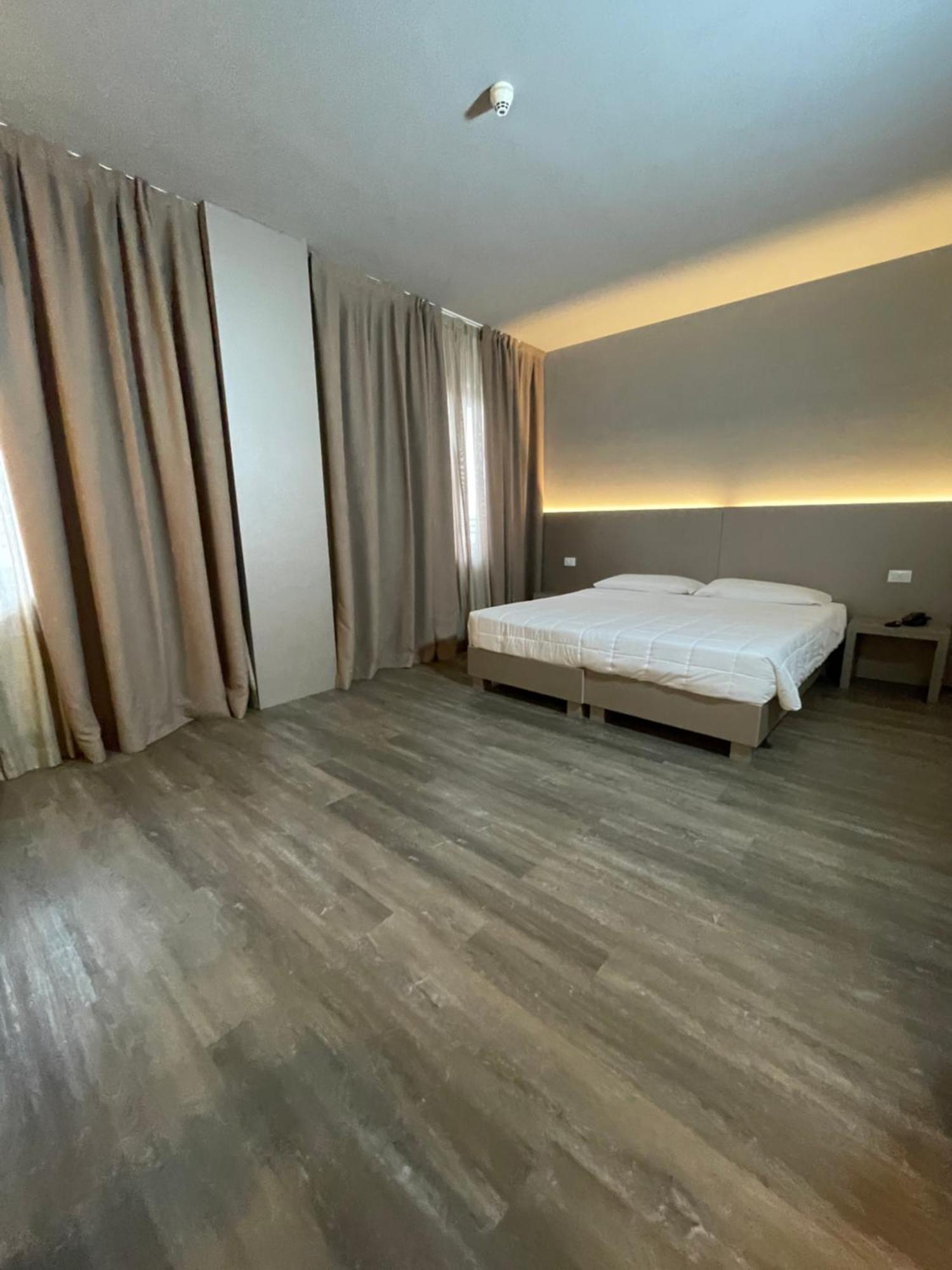 Deluxe Room,1499145517:JPEG